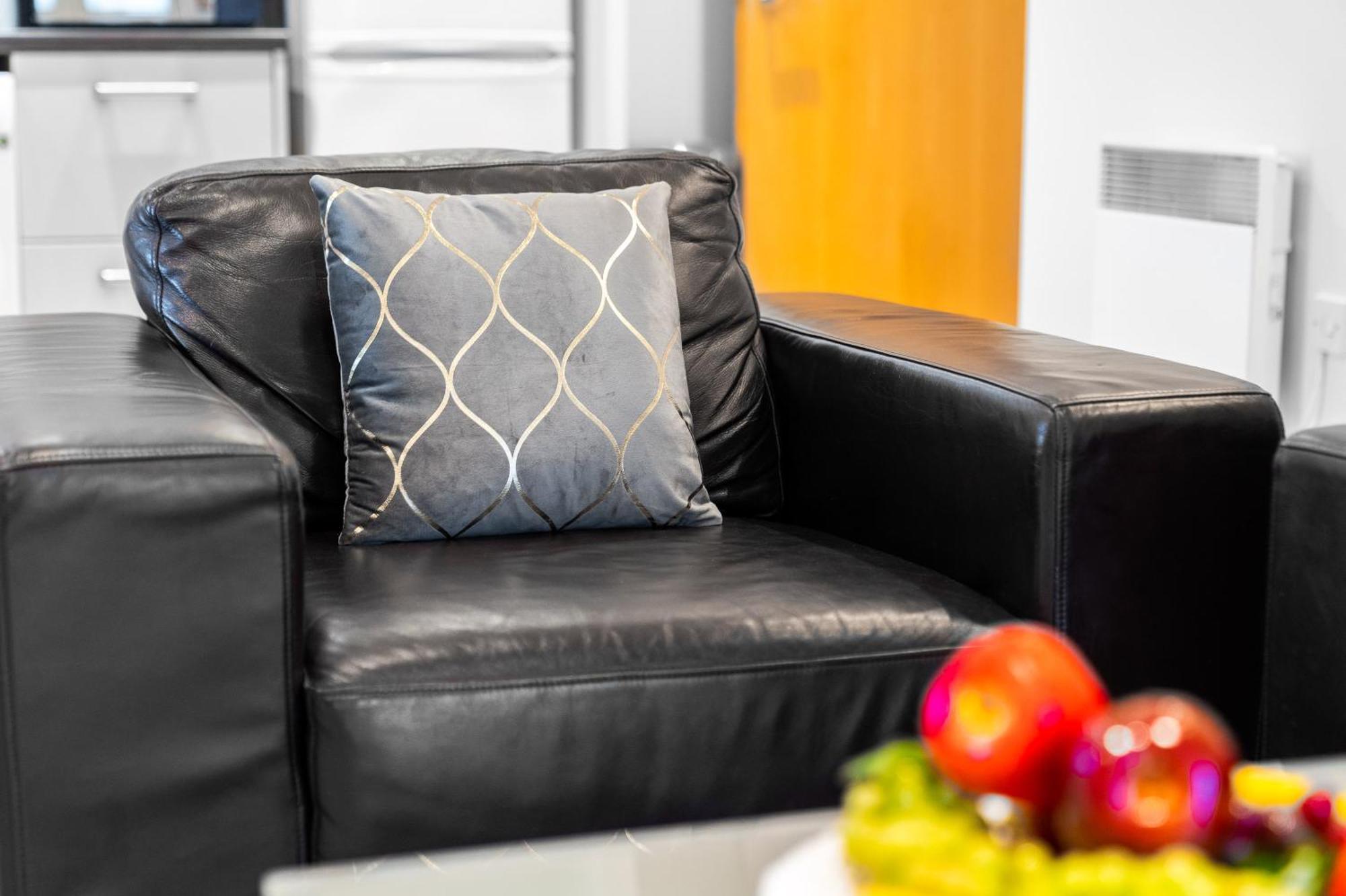 City Centre Apartment - 2 Bedroom - Secure Parking - Top Rated - 201M 伯明翰 外观 照片